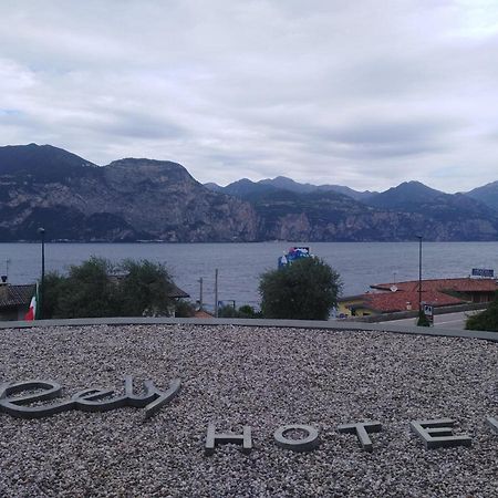 Hotel Residence Rely Бренцоне-суль-Гарда Екстер'єр фото