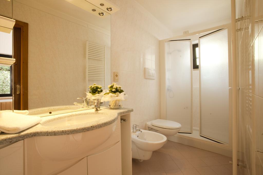 Hotel Residence Rely Бренцоне-суль-Гарда Екстер'єр фото