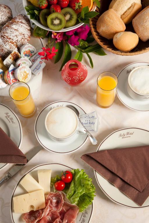 Hotel Residence Rely Бренцоне-суль-Гарда Екстер'єр фото